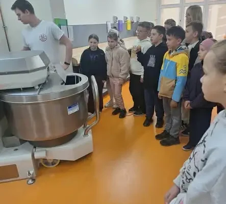 Uczniowie klasy 3c z Lubaczowa odwiedzili piekarnię Gutek-Lutek