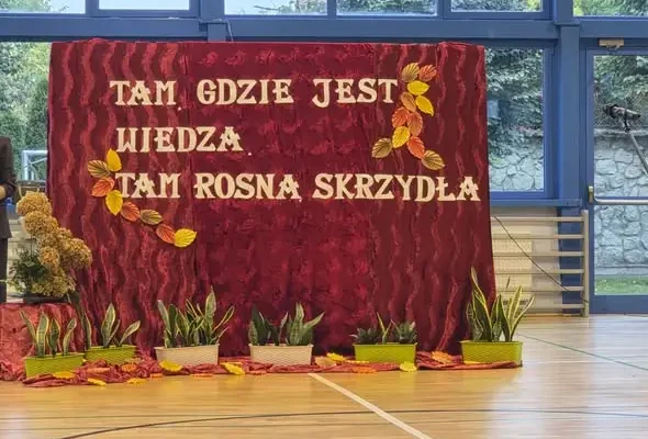 Dzień Edukacji Narodowej w Szkole Podstawowej nr 2 w Lubaczowie – nagrody, ślubowanie i wzruszenia