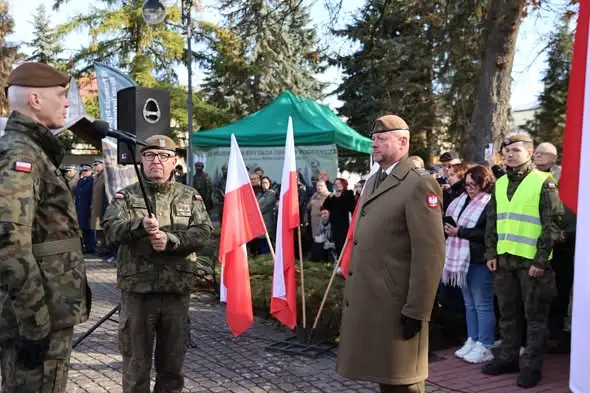 Przysięga wojskowa 20. Przemyskiej Brygady Obrony Pogranicza na Rynku w Cieszanowie